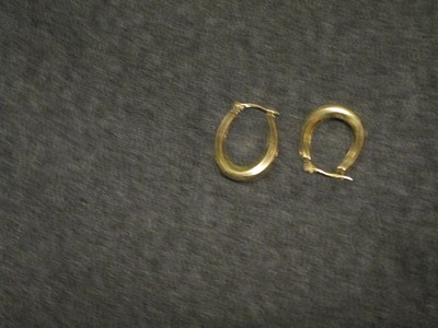 schöne 14 KT Gelbgold glänzende ovale Ohrringe 1,38 Gramm -