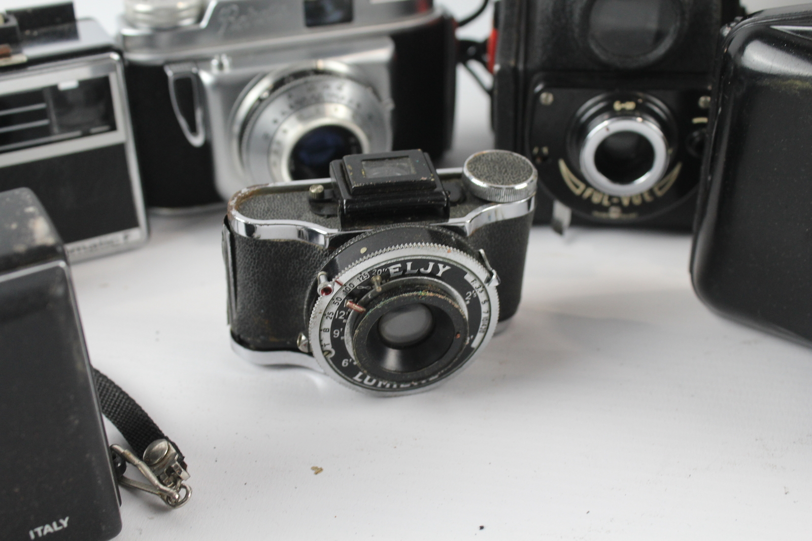 10 x VINTAGE CAMERAS Inc. Ilford, Agfa & Agilux w/ Some Original Cases