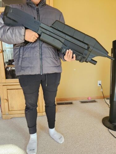3d printed MA5C Halo assault rifle, Easy 2 Part Assembly COSPLAY 1/1 Life Size - Picture 3 of 5