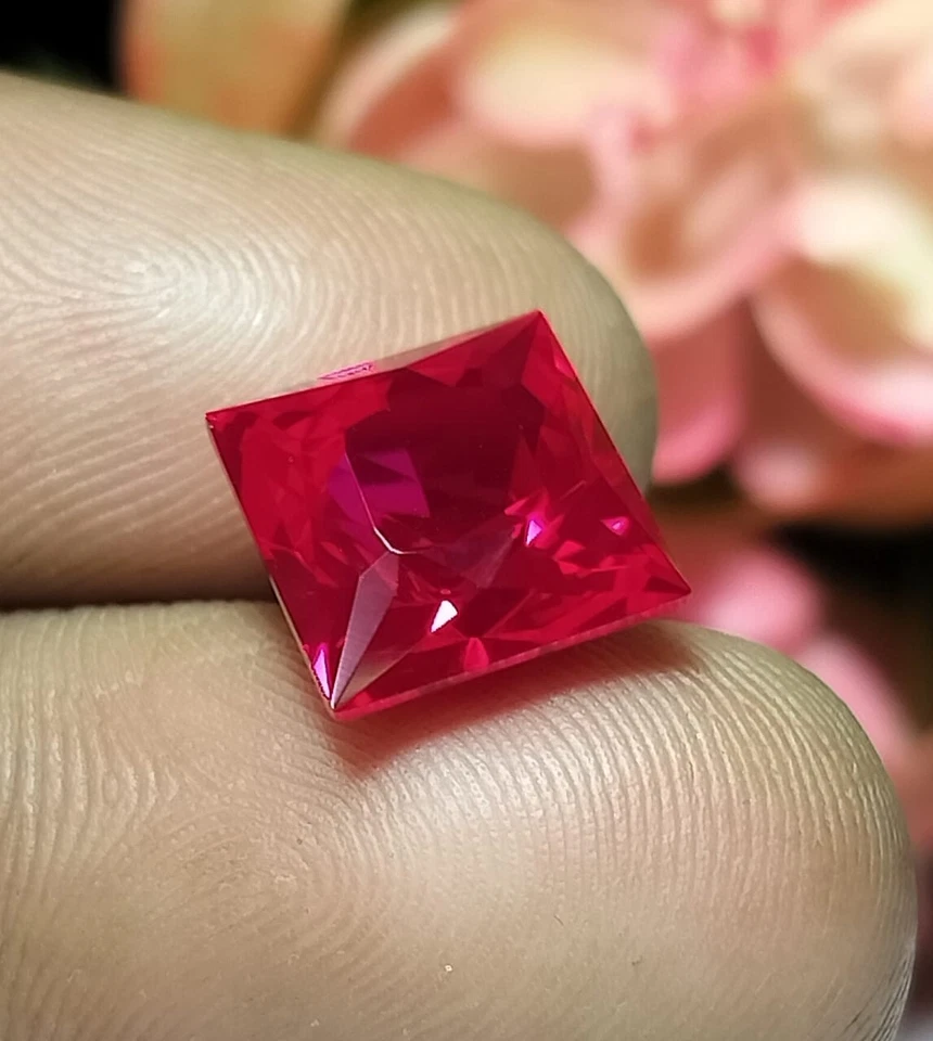 Pigeon Blood Red Corundum Square Shape 10X10X8.00MM Jubilee Cut Loose Gemstone - Image 4 of 4