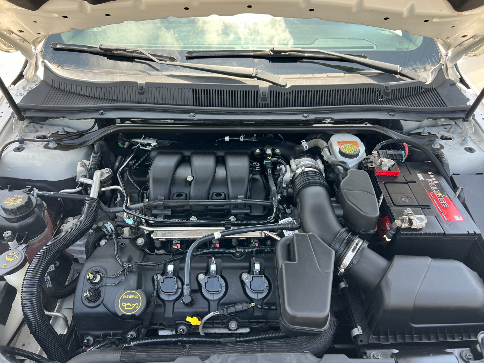 Ford Taurus - Image 11