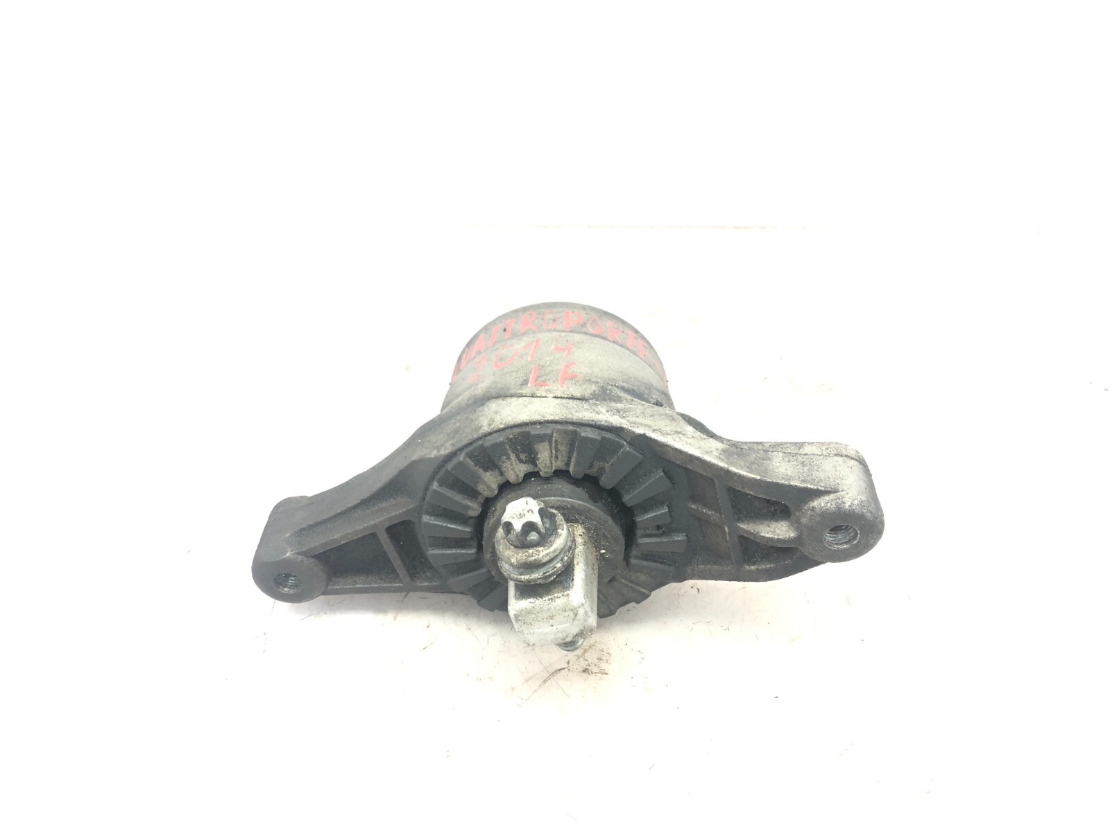 2014-2020 MASERATI QUATTROPORTE 3.0L LEFT DRIVER FRONT ENGINE MOUNT BRACKET OEM