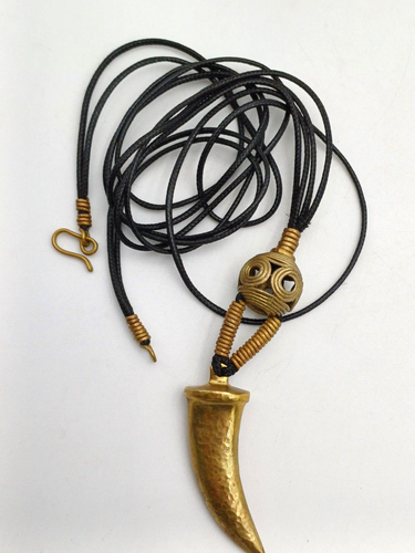 COLLANA LUNGA ETNICA - CON PENDENTE IN OTTONE CON ZANNA - Foto 3 di 5