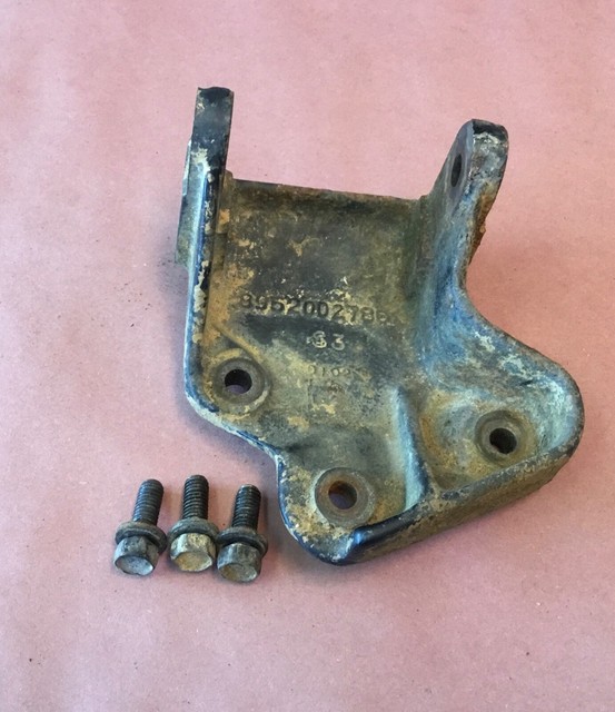 Jeep YJ 4.2 motor mount bracket 258 engine 8952002786 Right side 8790