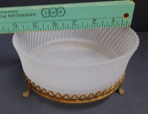 Vintage Waschtisch Milchglas Schale mit Deckel 3 Fuß Metall Filigran Ormolu 6"x 5" t - Bild 8 von 10