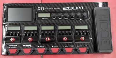 ZOOM G-11 MULTI-EFFECTOR USED