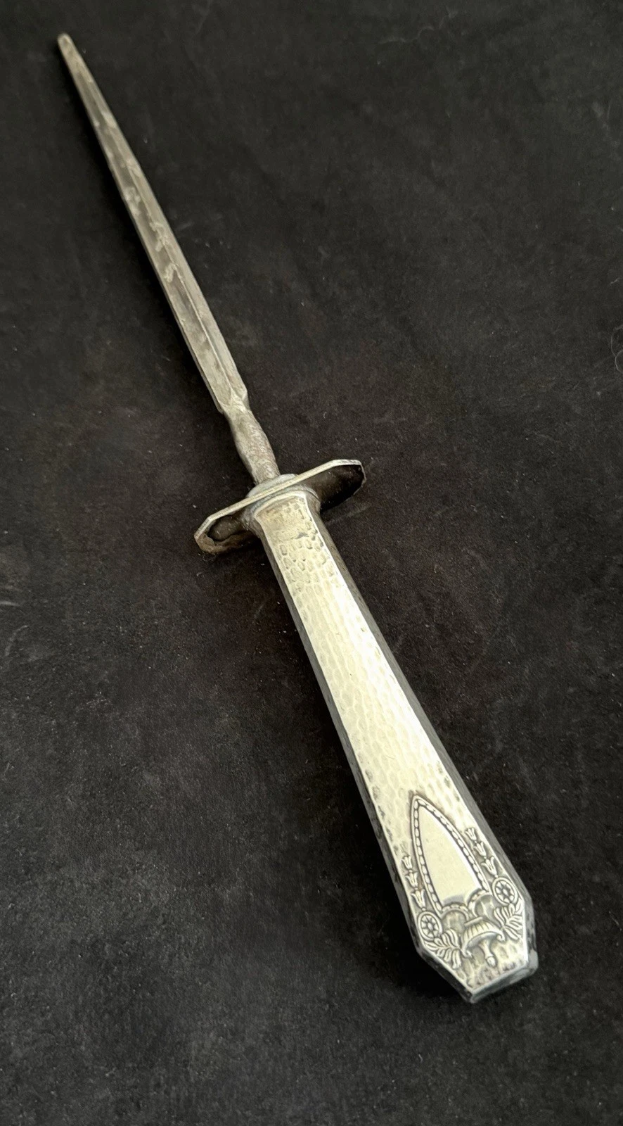 1847 Rogers Bros Heraldic Pattern Carving Honing Knife Rod Sharpener Silverplate