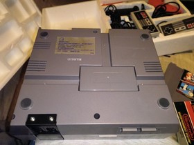 Console Nintendo Nes Action Set en boite Compl&egrave;te , Bon &eacute;tat Et Fonctionnel 