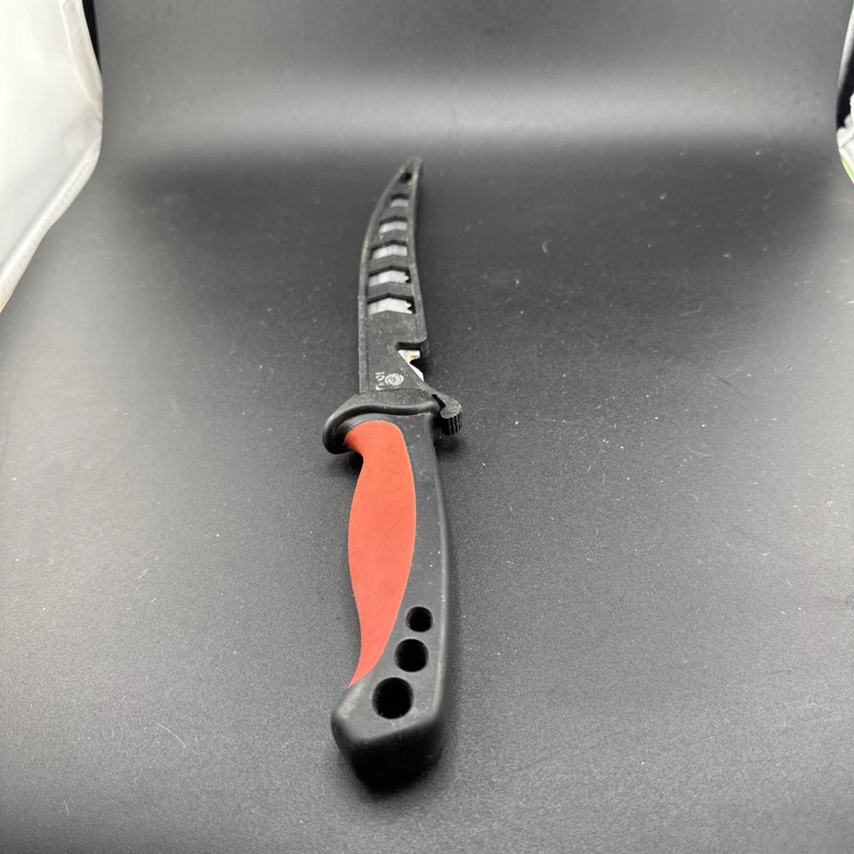 Cuchillo de filete de acero inoxidable Mustad KVD alemán de 6 pulgadas con funda 📦 Foto 3 de 4