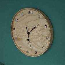 Wanduhr Esche Handarbeit