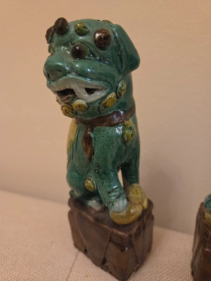 Par de estatuas antiguas chinas del siglo XIX Famille Verte de porcelana Foo Dog Foto 3 de 4