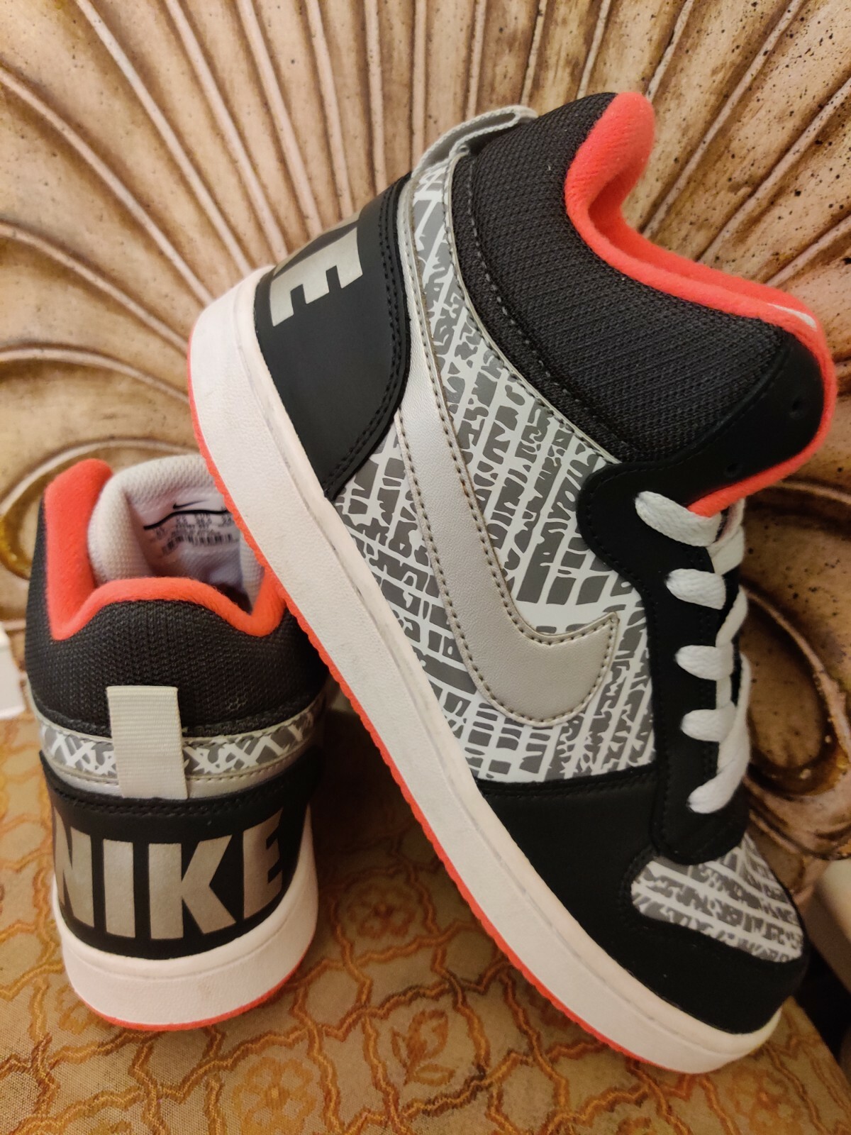 Basket Nike Femme Gris Rose d’occasion