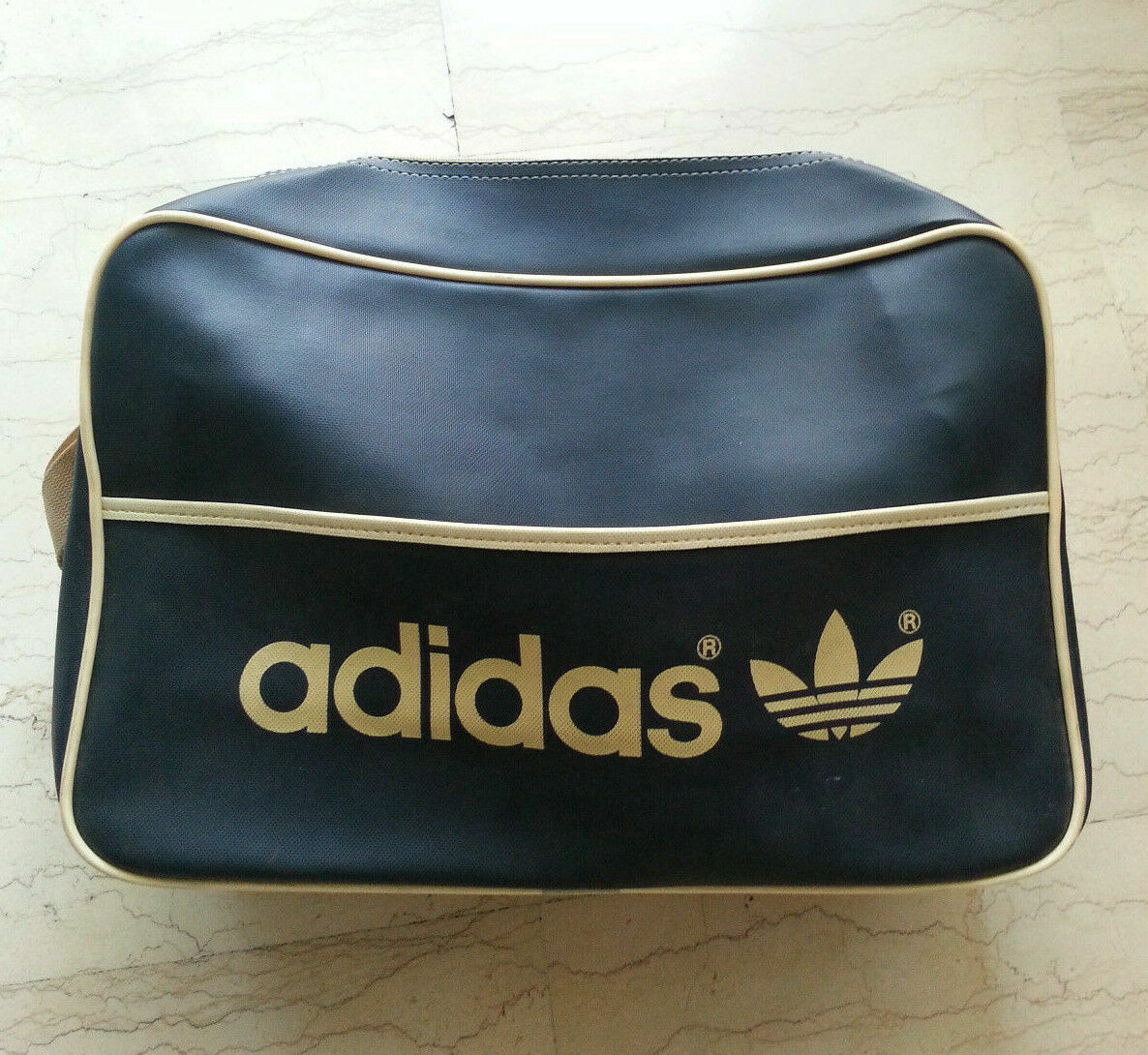 vintage adidas bag shirt OLD RARE ANNI 80 LEATHER ORIGINALE vintage adidas bag shirt OLD RARE ANNI 80 LEATHER ORIGINALE
