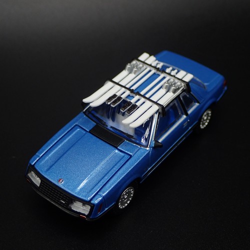 1981 81 Ford MUSTANG Coupé Ghia Fox Cuerpo 1:64 Escala Diorama Coche Modelo - Imagen 6 de 7