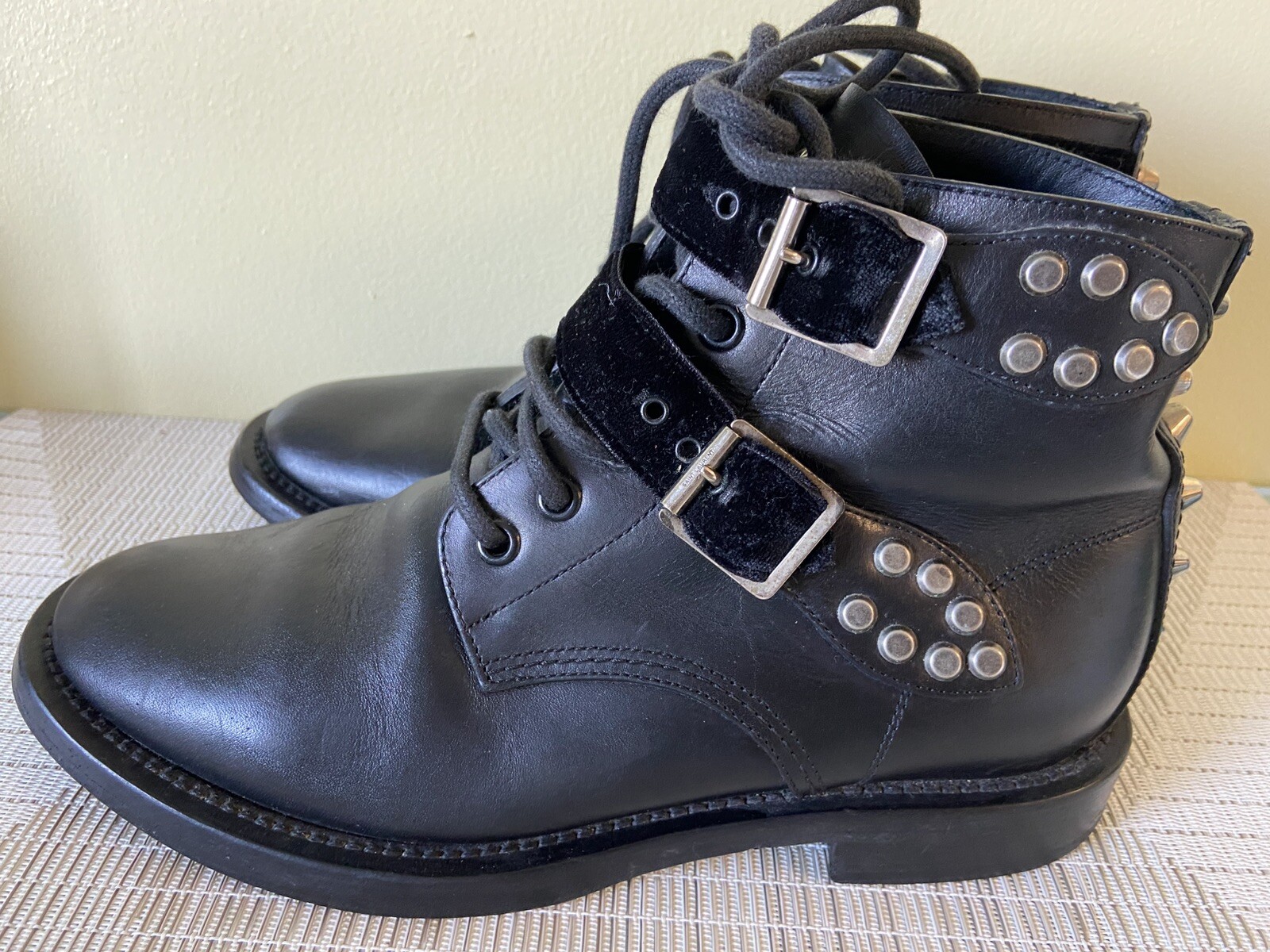 Stivali corti con borchie SAINT LAURENT misura 37 5 pelle nera 367688