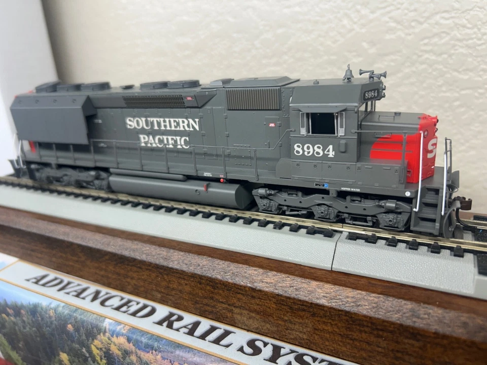 SOUTHEN PACIFIC - SP " ELEPHANT EARS " - SD45 LOCO DC/DCC Ready HO Scale NEW OOP - Image 2 of 4