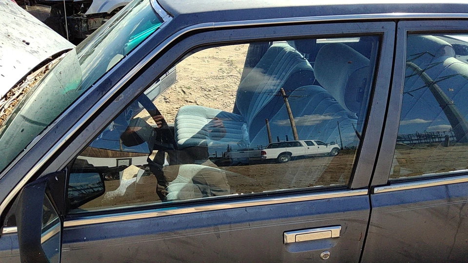 1983-1986 Toyota Camry Driver Left Front Side Window Door Glass Oem 6811232030 - Image 2 of 4