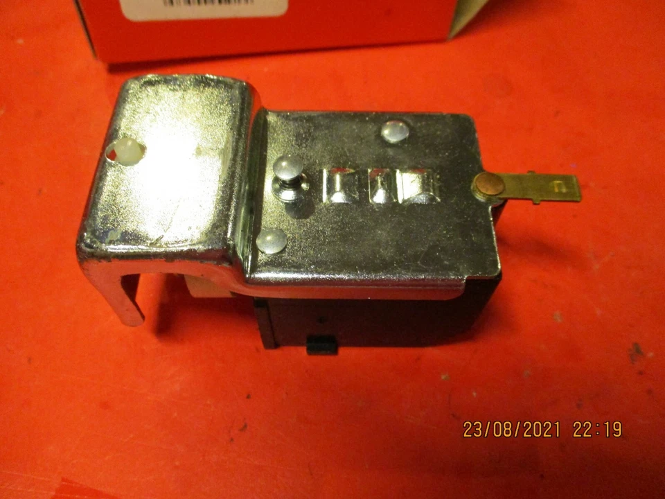DODGE B/D/W-100-300- DART- CHRYSLER -AMC & AMX 1962-74 HEADLIGHT SWITCH - Image 3 of 3