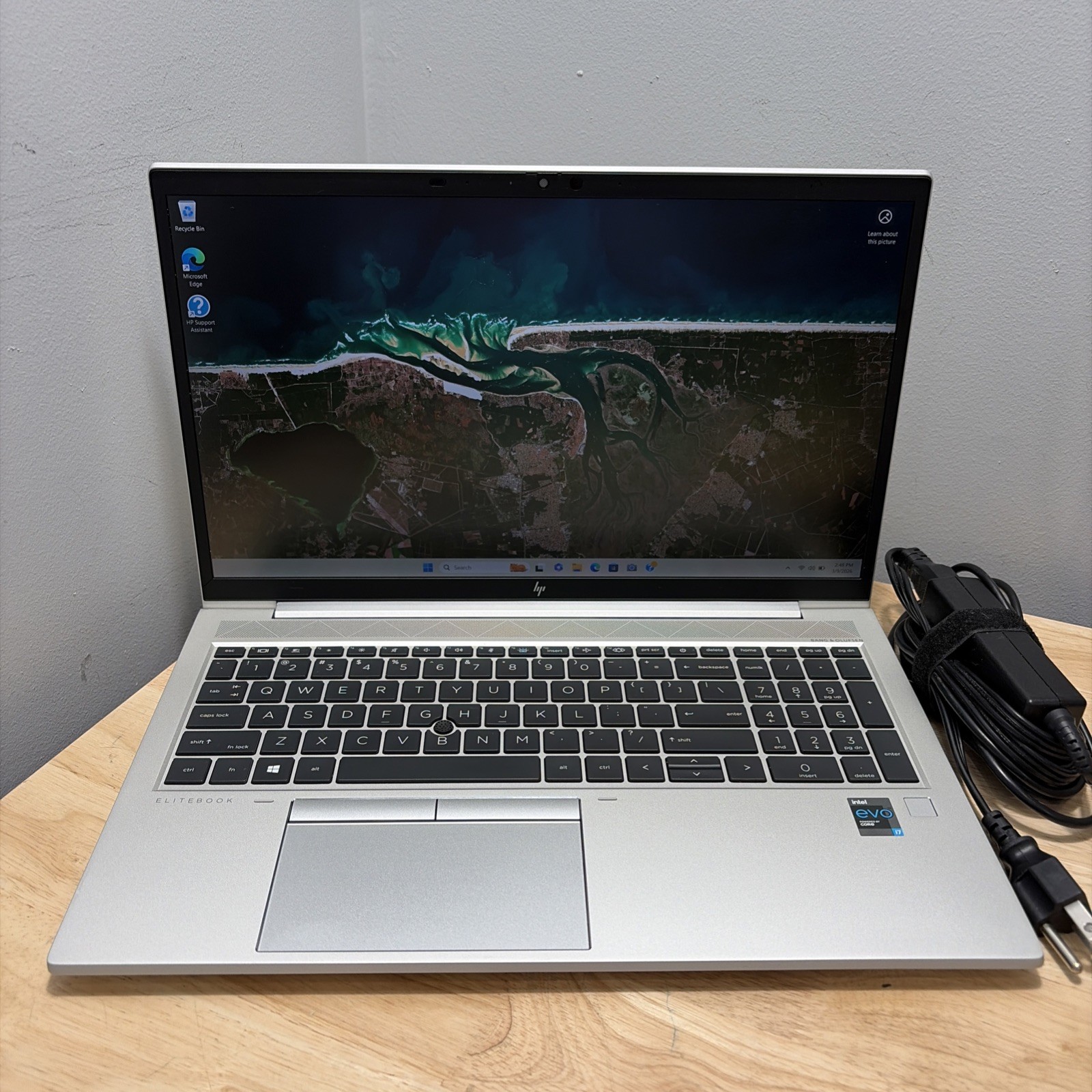 HP EliteBook 850 G8, 15.6-Inch Laptop, with i7-1165G7, 1 TB SSD (Solid State Drive), Windows 11 Pro
