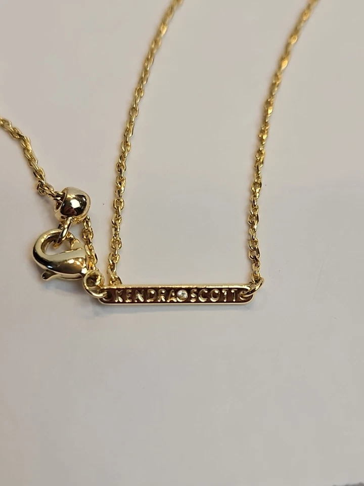 Collar Colgante Kendra Scott Fútbol Oro En Marfil Madreperla Foto 4 de 4