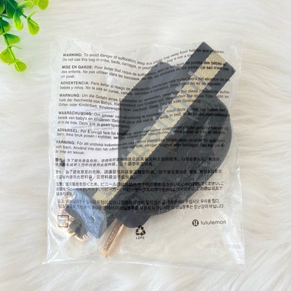 Lululemon Dual Pouch Wristlet in Black & Gold