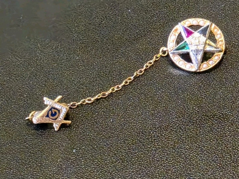 14k Yellow Gold Eastern Star & Masonic Lapel Pin