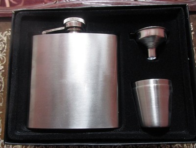 2 Sets Allders Store Edelstahl Reise Alkohol Flaschen Sets je 50,00£.