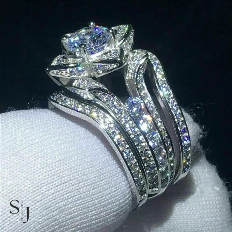 Комплект свадебных колец из чистого 14-каратного белого золота с муассанитом круглой огранки 2 карата - Изображение 3 из 4