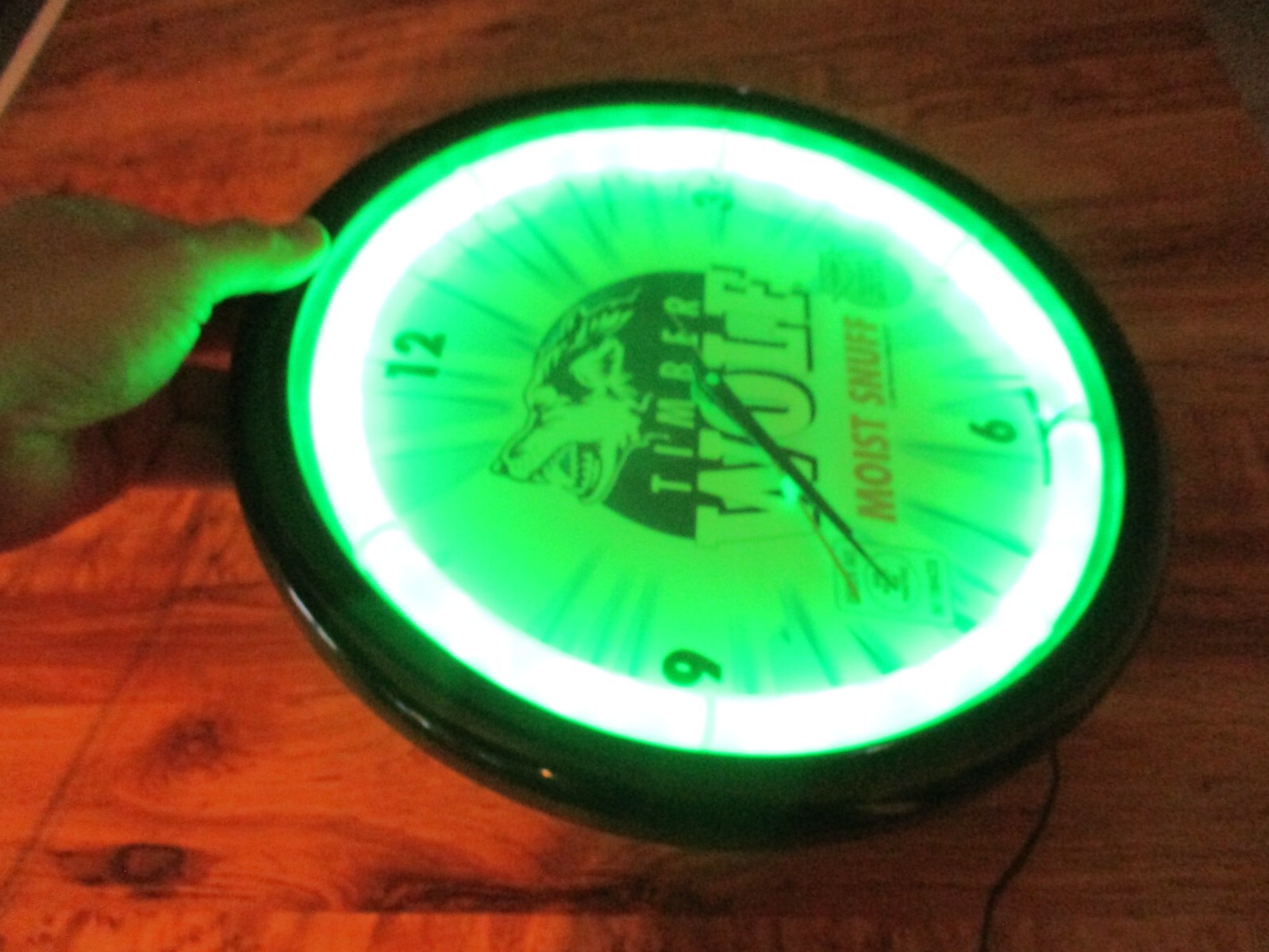 TIMBER WOLF MOIST SNUFF ADVERTISING CHEWING TOBACCO ELECTRIC CLOCK