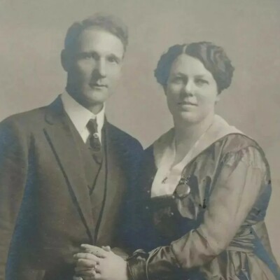 Antique Photo Cute Couple Lady Man Pretty Dress Fashion Klickitat Washington 