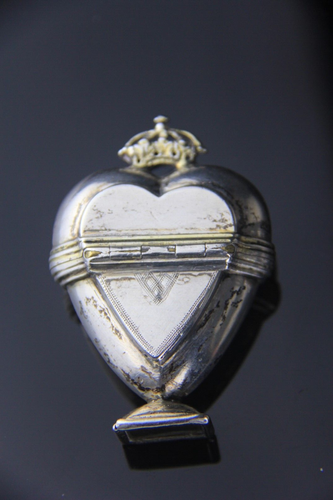 Antique Solid Silver Gilded Heart-Shaped Vinaigrette or Hovedvandsaeg - Picture 15 of 24