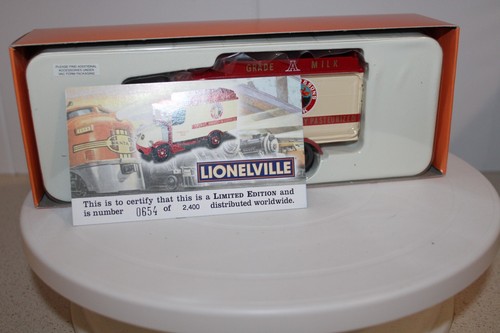 Corgi Classics #US50602 Mack AC Delivery Truck - H.P. Hood & Sons Milk - Picture 2 of 12