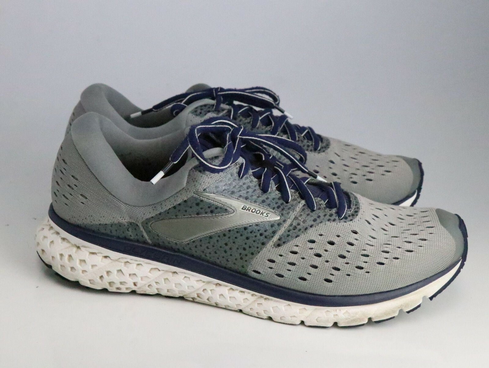Brooks Running Shoes Men Size 10D Gray 
