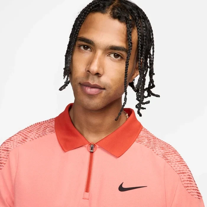 Polo da tennis Nike Slam Dri-FIT ADV da uomo FD5244-606 fattore quarzo/ruggin... - Immagine 4 di 4