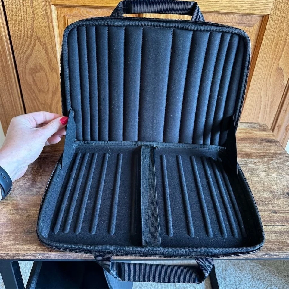 Funda rígida acolchada para computadora portátil/tableta Case Logic negra EVA con asa Foto 3 de 4