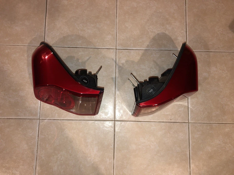 Par de luces traseras izquierda derecha Toyota FJ Cruiser 2007-2014 OEM Foto 2 de 3