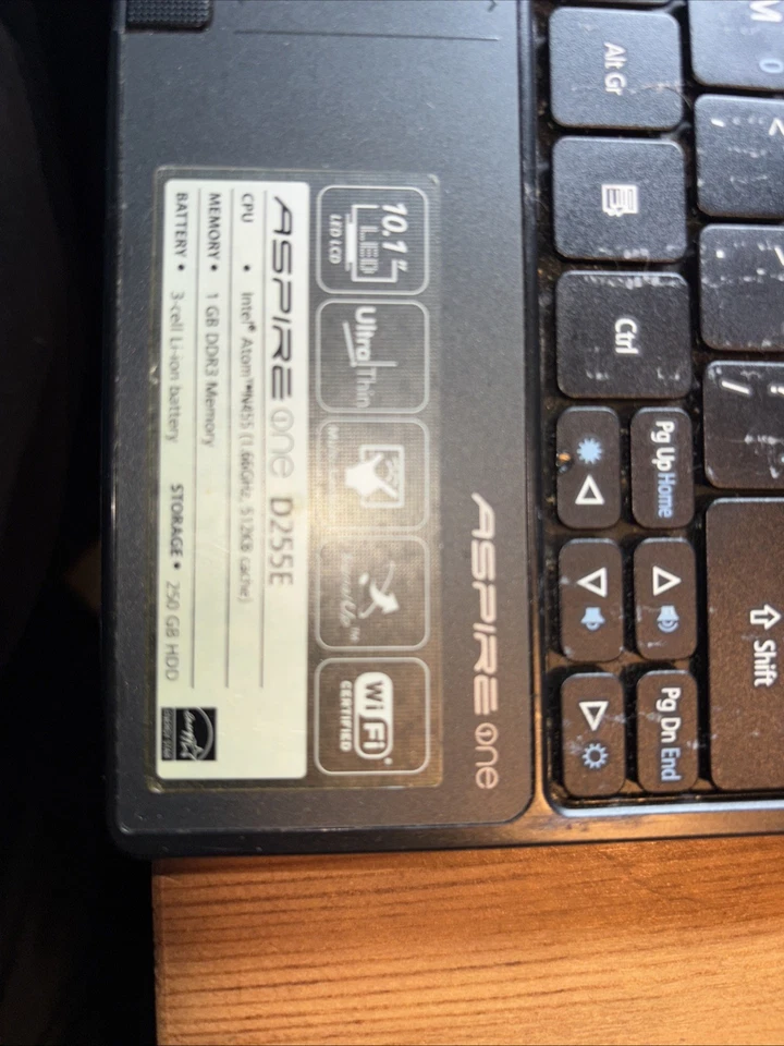Acer Aspire One D225E Mini Laptop - Image 2 of 4