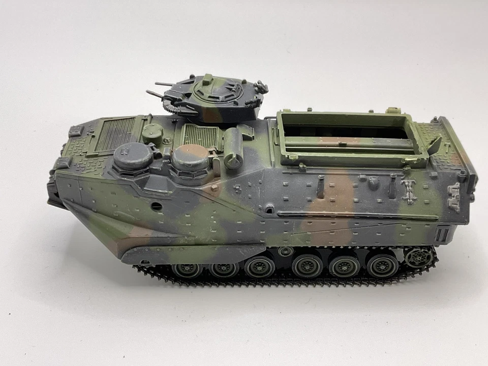 Tanque modelo anfibio de asalto verde camuflaje 1/72 AAVP-7A1 USMC Foto 3 de 4