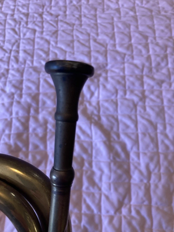 Vintage Brass bugle unknown manufacturer with mouthpiece plays good! - Image 2 of 4