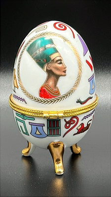 Egyptian Porcelain Hinged Trinket Egg Box Nefertiti Pharaoh Gold Tone Feet 4 