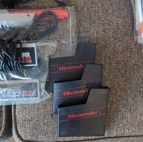 Nintendo Entertainment System Console Lot w/ Zapper, Games (Mario, Zelda, Bond)