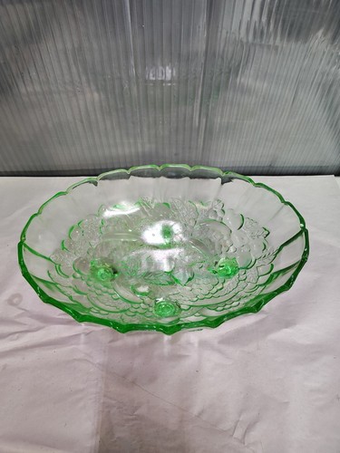 Vintage green glass fruit bowl with fruit designs on outside of bowl 4 legs - Picture 4 of 10