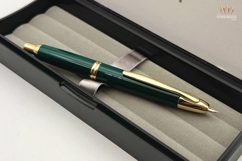 PILOT CAPLESS GREEN WITH GOLD PLATED TRIM FOUNTAIN PEN-VANISHING POINT SPLENDID!