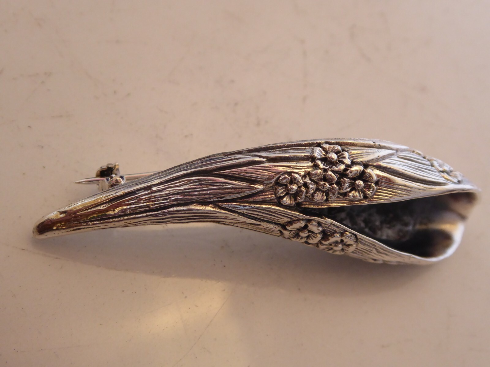 SILVER POSY HOLDER BROOCH 