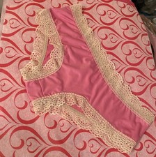 Frederick s of Hollywood NWT Women M Rose Pink w/ Antique Lace Panties Hipsters