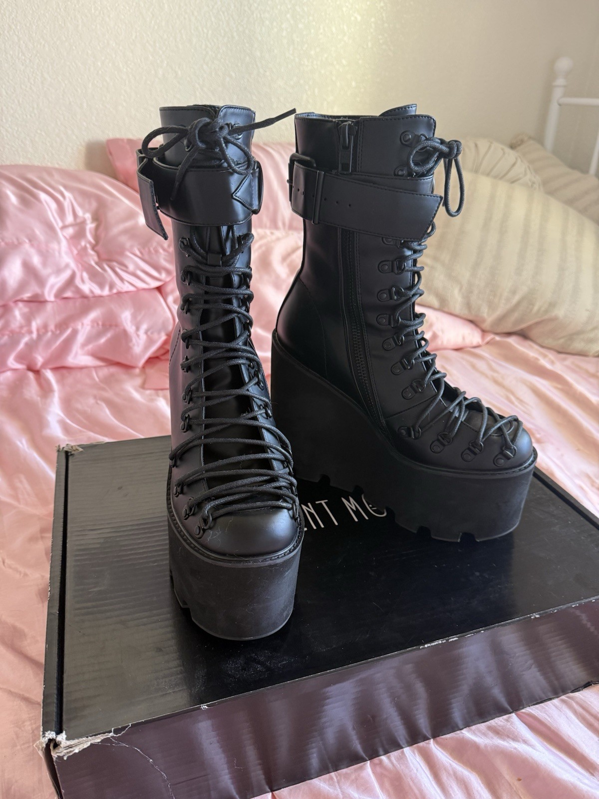 TRAITOR BOOTS CURRENT MOOD - image 1