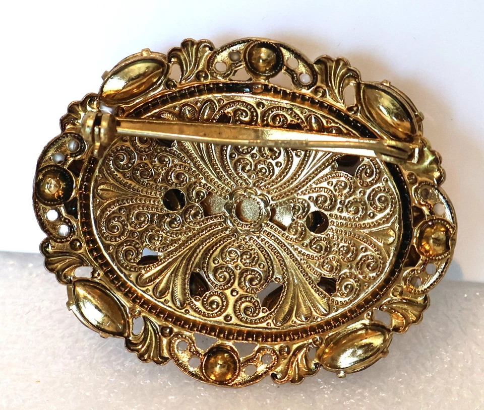 Broche Vintage Alemania Occidental Piedras Púrpura Filigrana Ovalada Firmado Foto 2 de 4