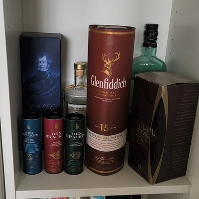 Offene Whisky Whiskey Flaschen