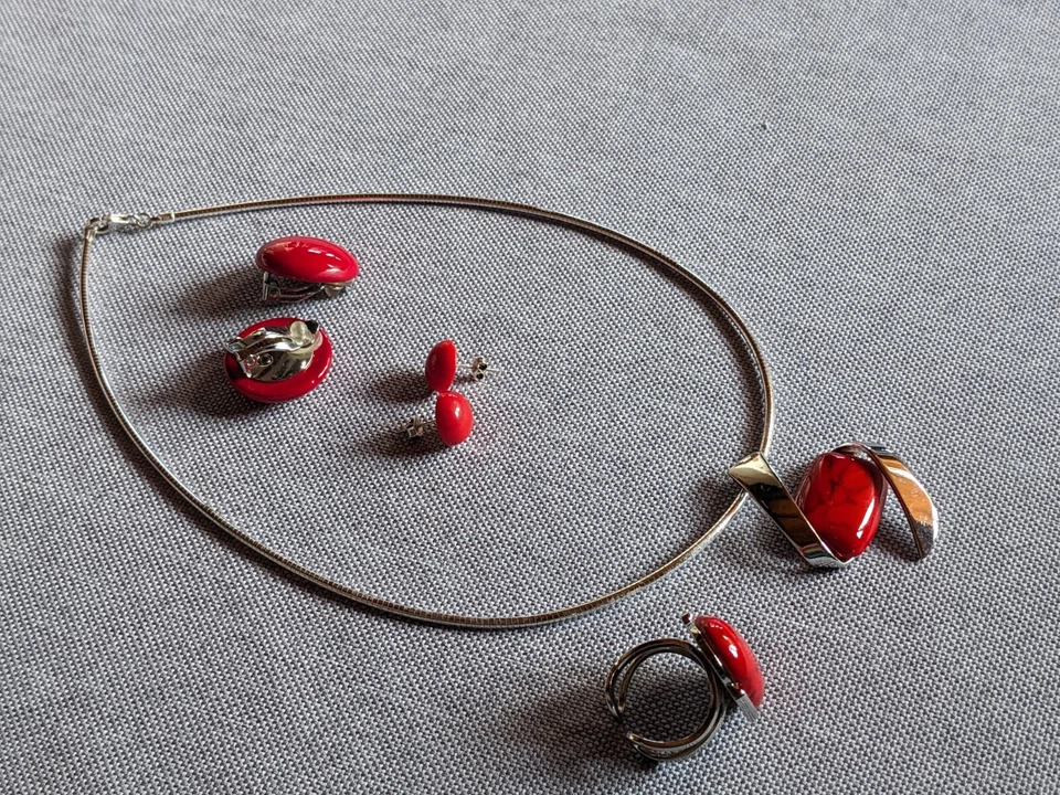 hübsches gebrauchtes Modeschmuck Set  - Halskette, Ring, Clips und Ohrstecker