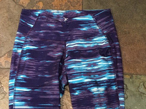 Old Navy S/P Blue Purple & White Stretch Cropped Workout Yoga Pant EUC B - Picture 2 of 4